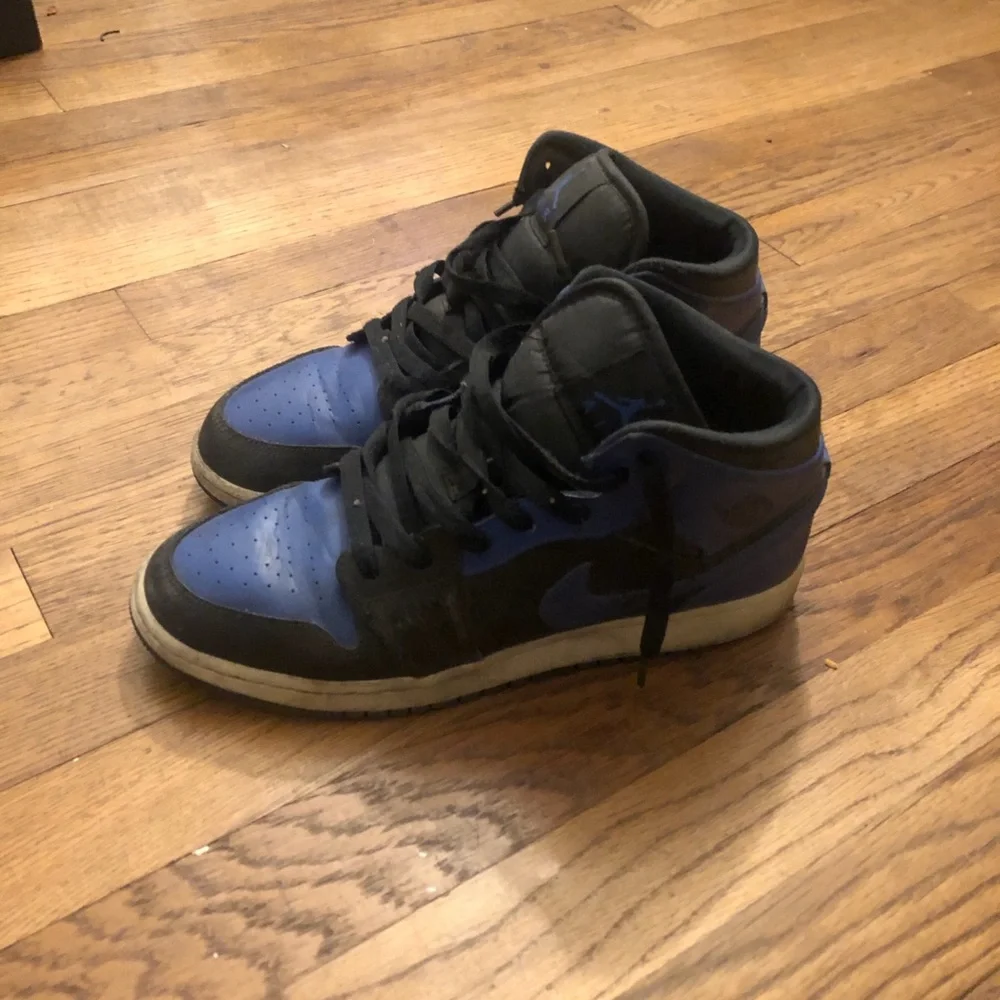 Jordan Kids High-Top Sneakers in Black and Blue
